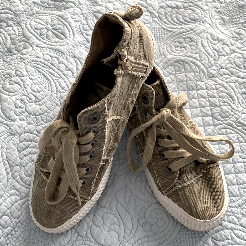 Blowfish olive green sneakers size 8.5.